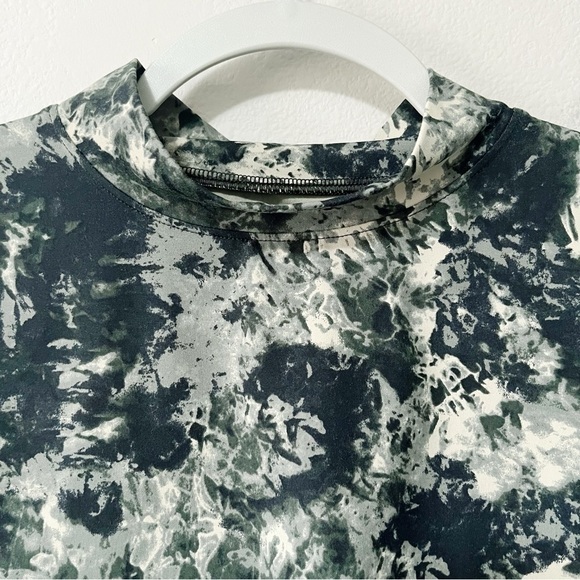 Under Armour Women's Size XL Meridian Printed High Neck Half Sleeve Cropped Top - Picture 4 of 11